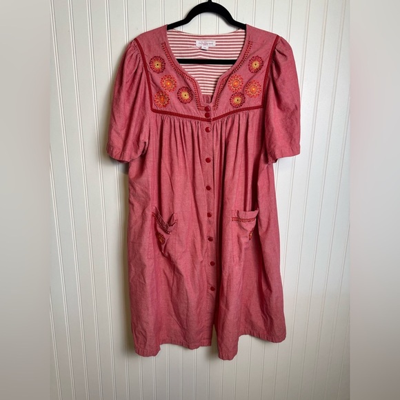 Go Softly Patio Red Embroidered Snap Front House Dress J24 - Picture 1 of 4